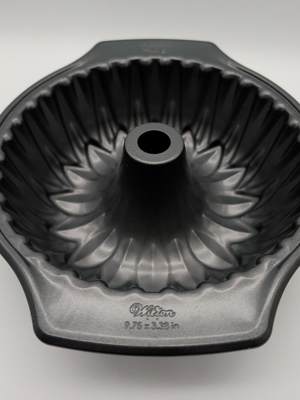 NON-STICK WILTON BUNDT PAN FLOWER 9.75 X 3.38" 10 Cup - Picture 3 of 5